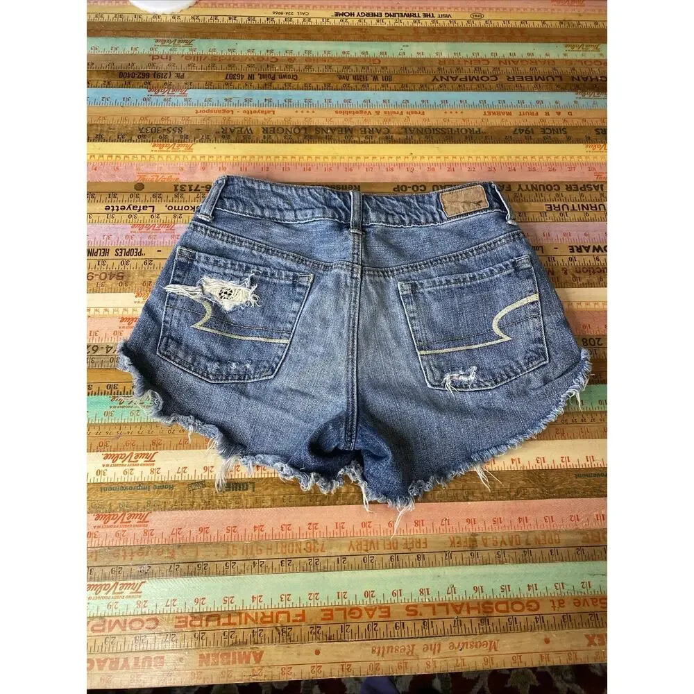 American Eagle Shorts Size 2 Jean cutoff hi-rise Festival denim Crochet Lace - Picture 2 of 13